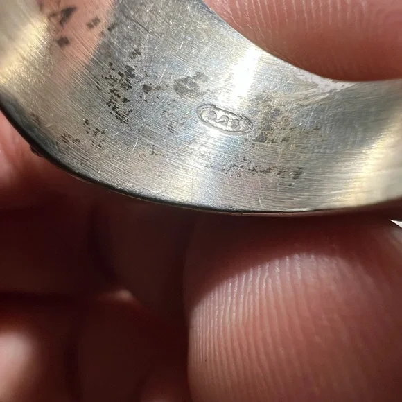 Vintage Sterling silver and garnet wide dome ring - Picture 15 of 15